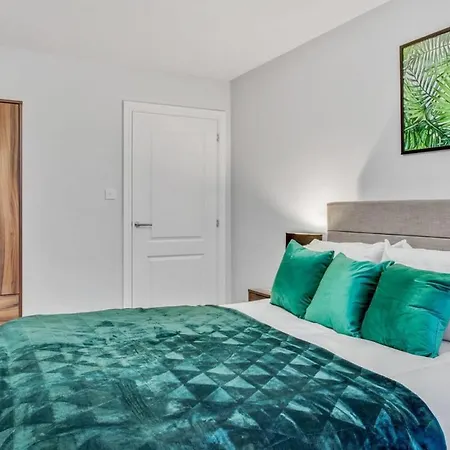 Apartment Stylish And Bright 1 Bedroom Flat In