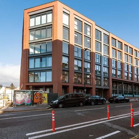Stylish And Bright 1 Bedroom Flat In Apartment