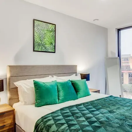 Stylish And Bright 1 Bedroom Flat In Apartment *